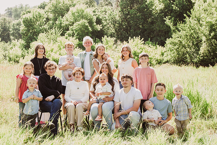 Large Families Photo 14